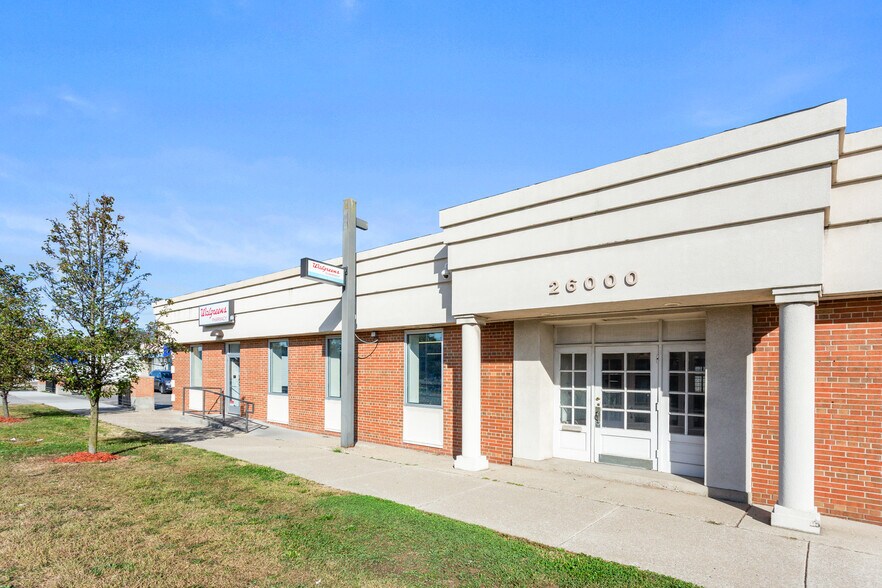26000 Five Mile Rd, Redford Township, MI for sale - Primary Photo - Image 1 of 6