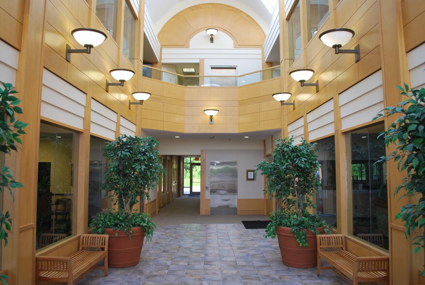 1077 State Route 28, Milford, OH à louer - Hall d’entrée - Image 2 de 3