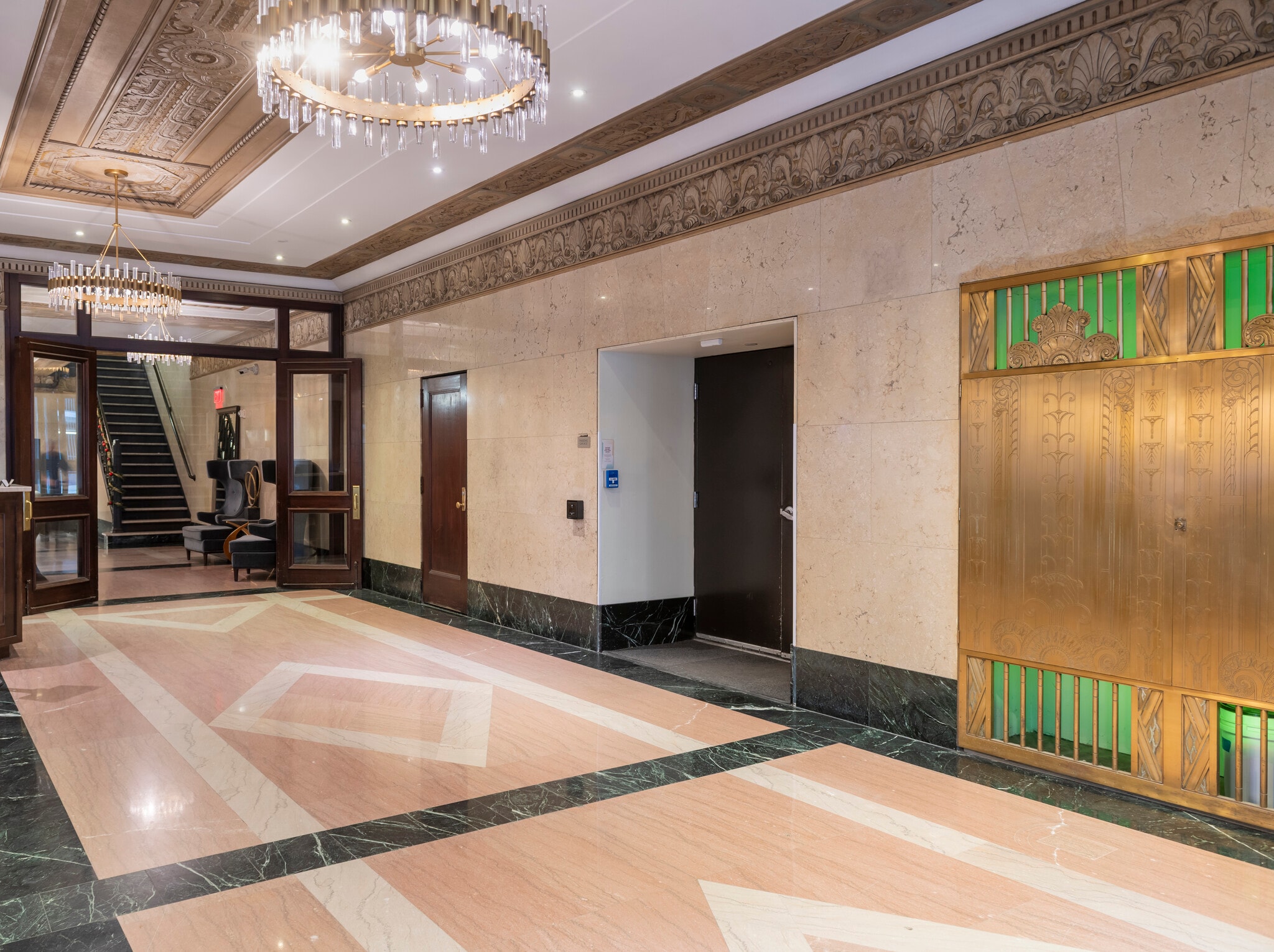 909 Walnut St, Kansas City, MO for lease Interior Photo- Image 1 of 4