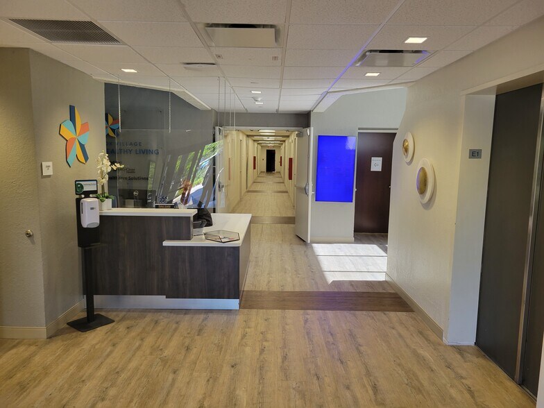 550 SW 3rd St, Pompano Beach, FL for lease - Interior Photo - Image 2 of 16