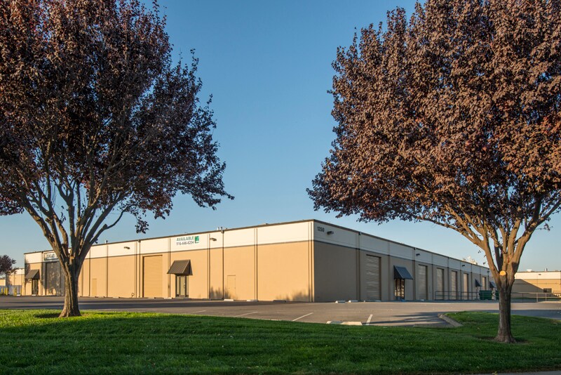 1250 Harter Ave, Woodland, CA à louer - Photo du bâtiment - Image 2 de 2