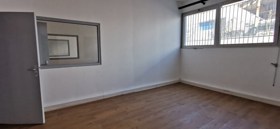 Industrial in Créteil for lease - Interior Photo - Image 2 of 4