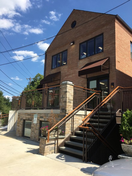 4418 MacArthur Blvd NW, Washington, DC à louer - Photo du bâtiment - Image 2 de 20