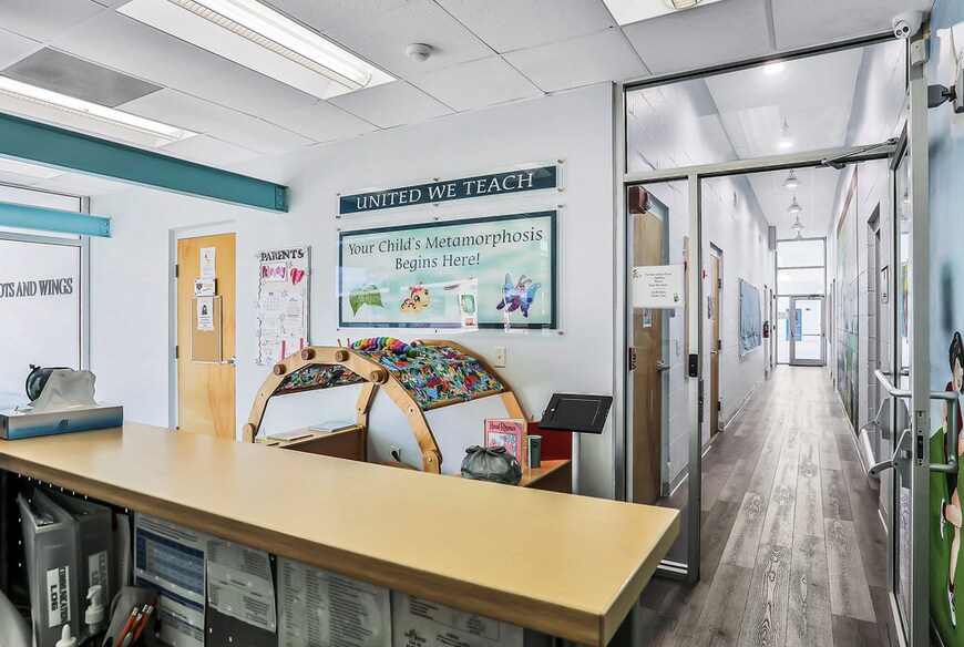 210 Commerce Lake Dr, Saint Augustine, FL à louer - Photo intérieure - Image 3 de 29