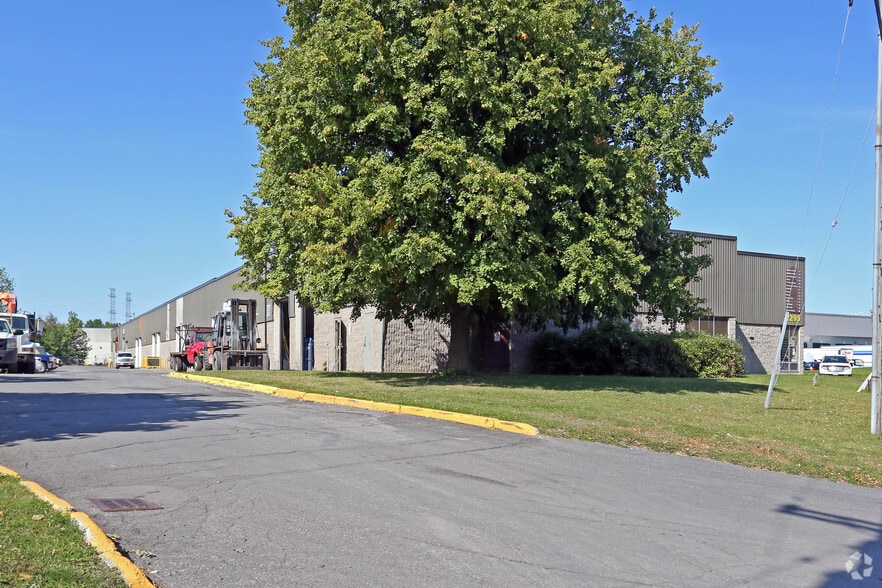 2295 Stevenage Dr, Ottawa, ON à louer - Photo du bâtiment - Image 2 de 4