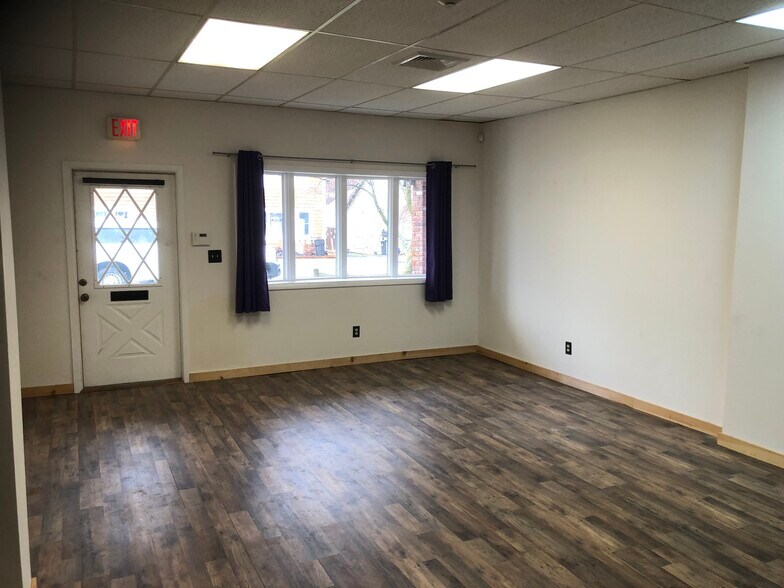 321 Main St, Cornwall, NY à louer - Photo du bâtiment - Image 3 de 12