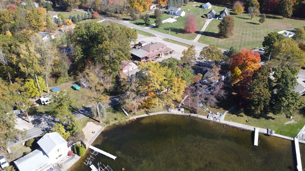 25020 May St, Edwardsburg, MI à vendre - Photo du bâtiment - Image 2 de 13