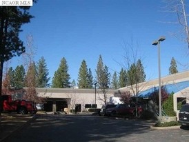 416 Crown Point Cir, Grass Valley CA - Entrepôt