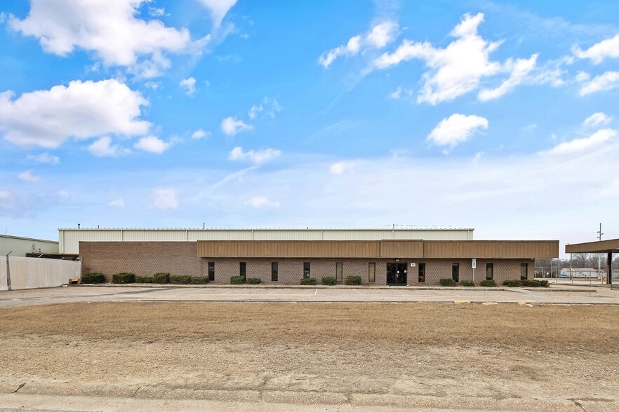 131 Pepsi Ln, Fayetteville, NC for lease - Building Photo - Image 2 of 19