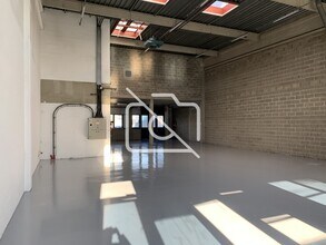 Office in Fresnes for lease Interior Photo- Image 1 of 7