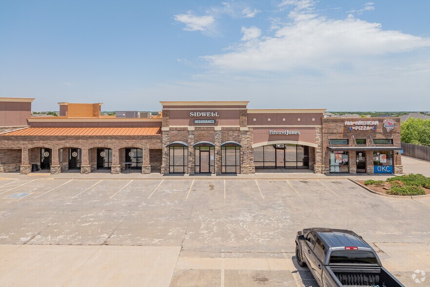 13100 Colony Pointe Dr, Yukon, OK à louer - Photo du bâtiment - Image 2 de 12