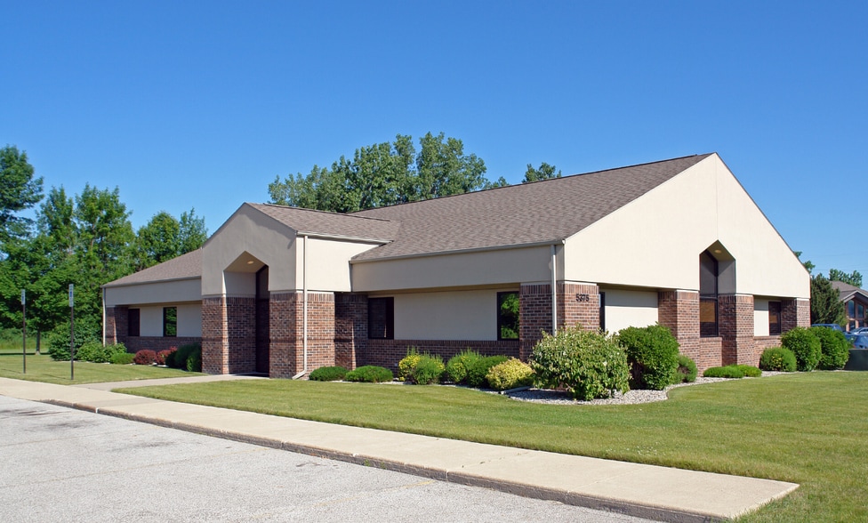 5375 Hampton Pl, Saginaw, MI for sale - Building Photo - Image 2 of 5