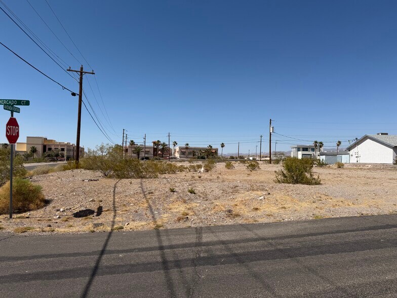 2801 Mercado Ct, Bullhead City, AZ à vendre - Photo du bâtiment - Image 2 de 3