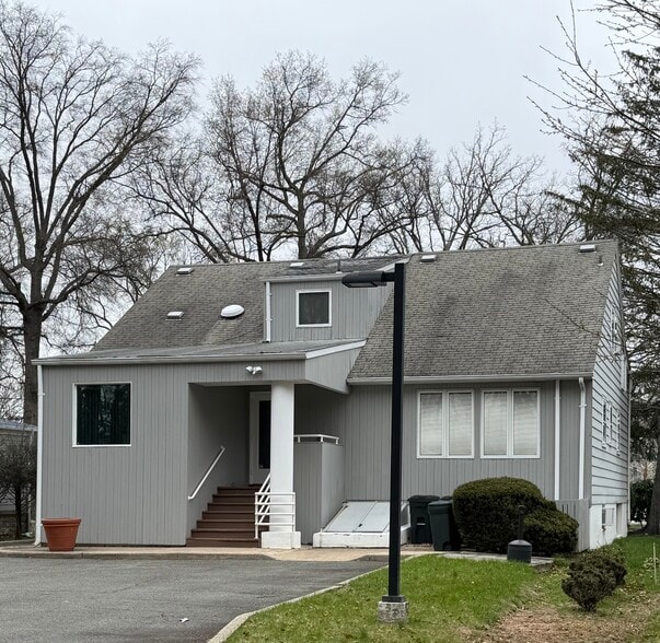 629 W Mount Pleasant Ave, Livingston, NJ for sale - Building Photo - Image 2 of 10