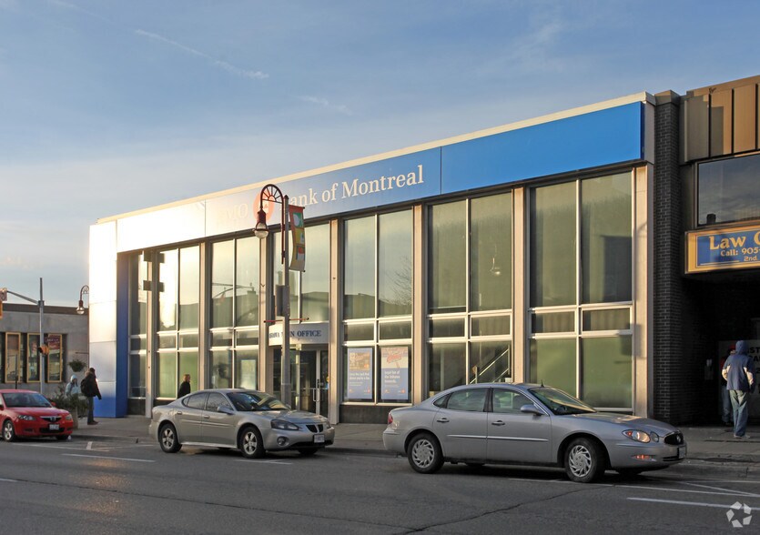38 Simcoe St S, Oshawa, ON à vendre - Photo du bâtiment - Image 2 de 2