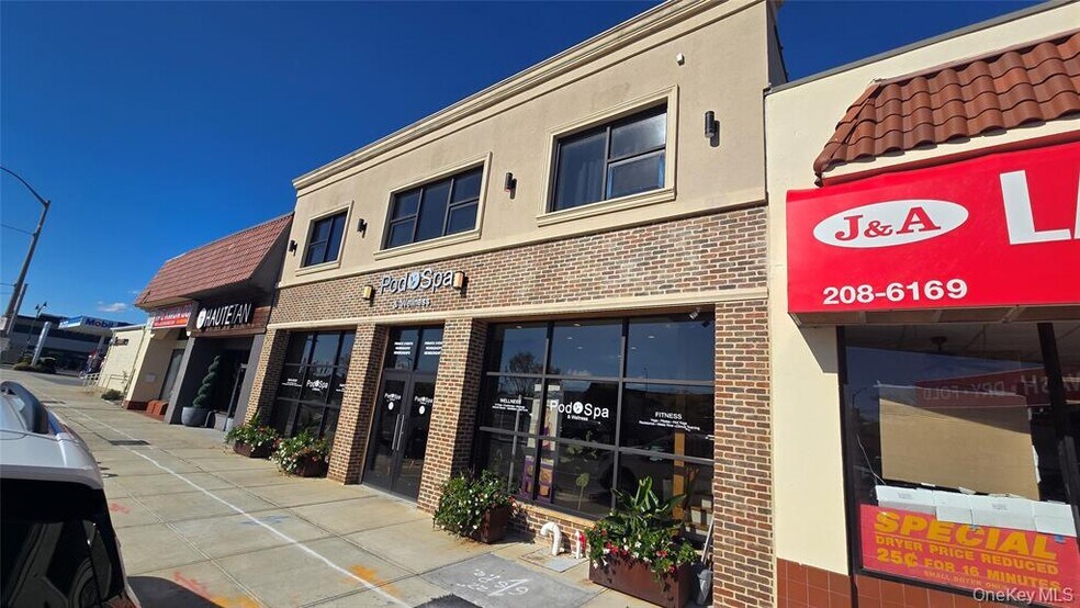 223 E Park Ave, Long Beach, NY à vendre - Photo du bâtiment - Image 2 de 11