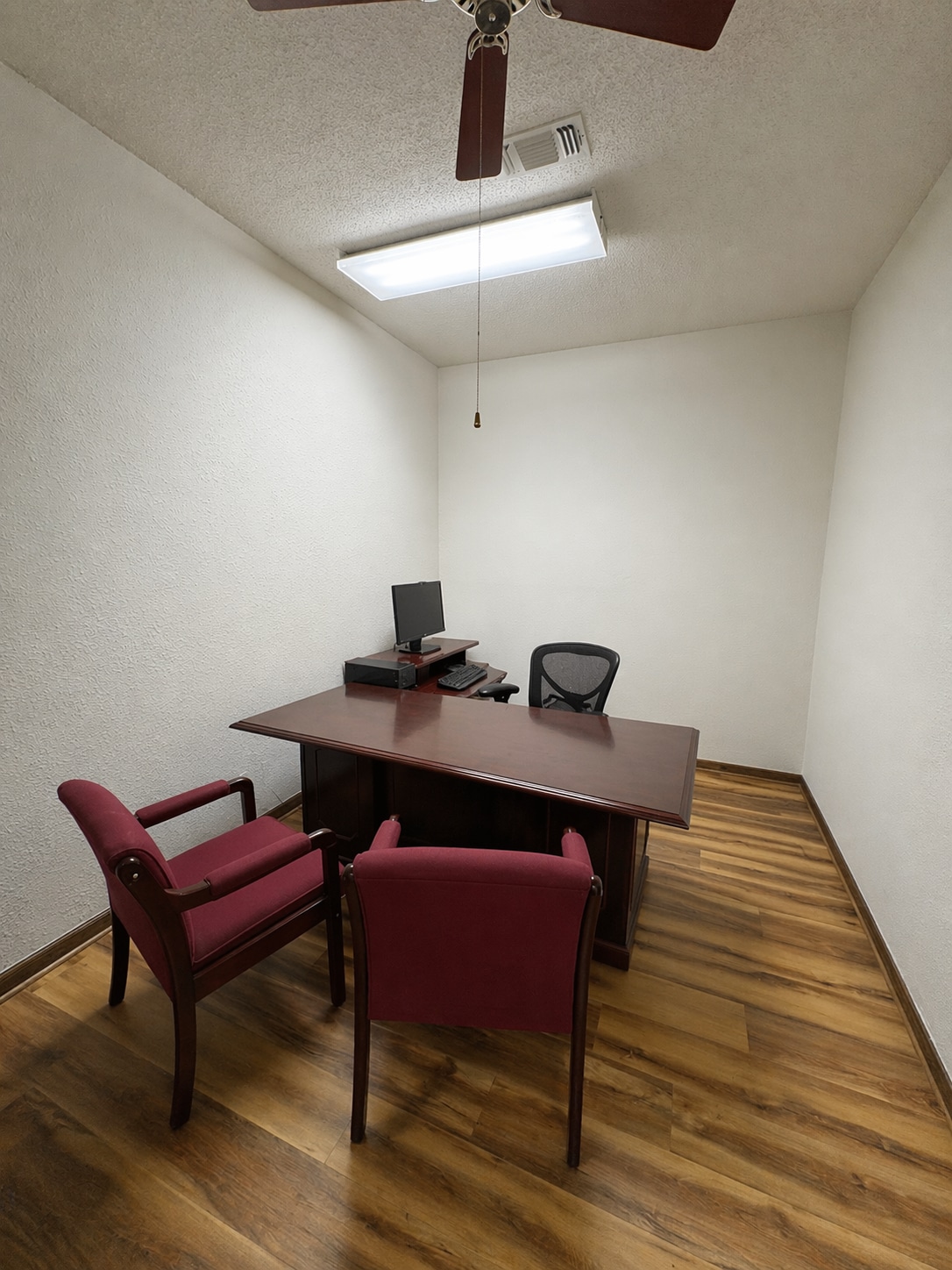 201 E Bridge St, Granbury, TX à louer Photo intérieure- Image 1 de 5