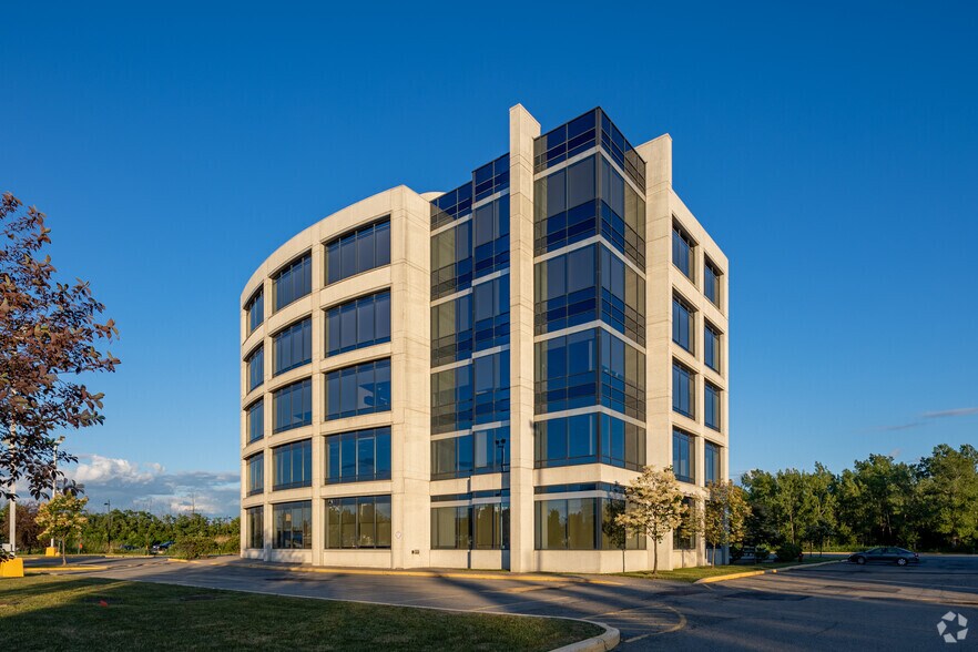 2250 Boul Alfred-Nobel, Montréal, QC à louer - Photo du bâtiment - Image 3 de 35