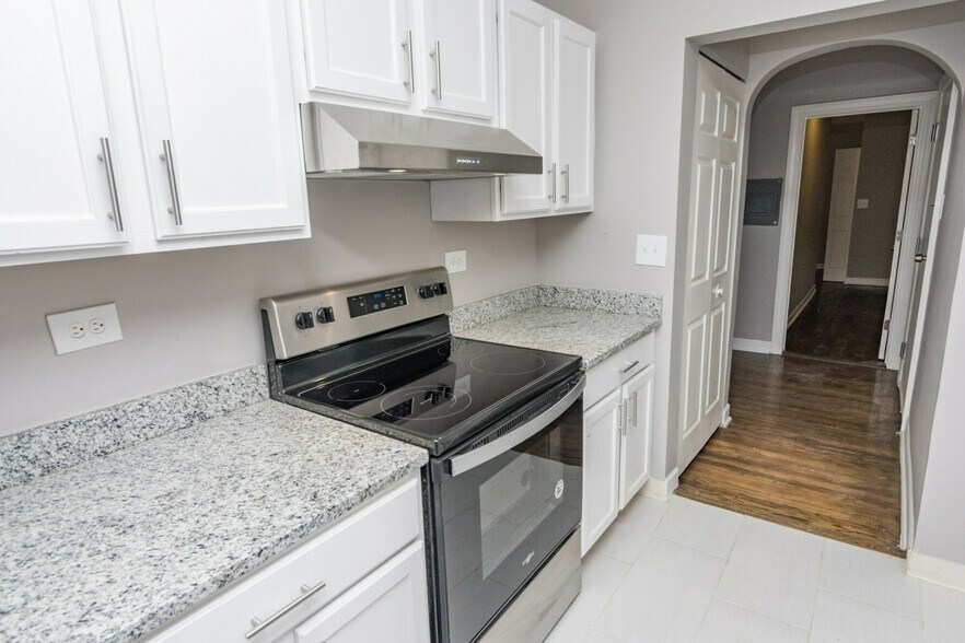 7130 S Jeffery Blvd, Chicago, IL à vendre - Photo du bâtiment - Image 3 de 5
