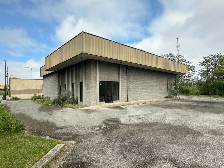 958 Lincolnway, South Bend, IN à louer - Photo du bâtiment - Image 1 de 7