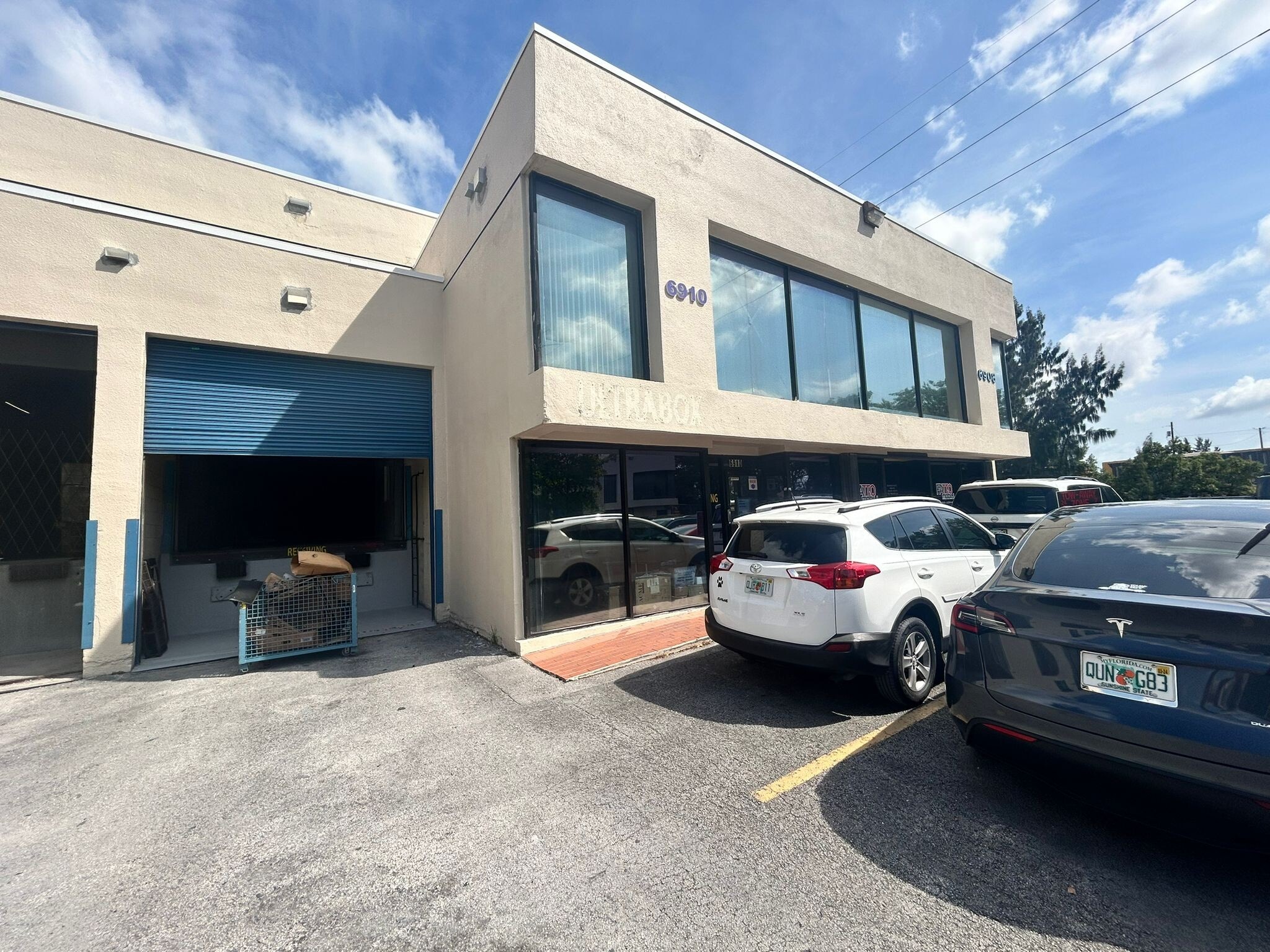 6910 NW 50th St, Miami, FL à louer Photo intérieure- Image 1 de 25