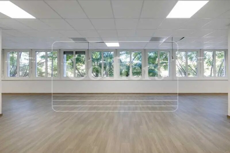 Office in Marseille for lease - Building Photo - Image 3 of 9