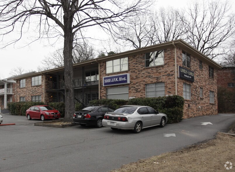 5000 John F Kennedy Blvd, North Little Rock, AR à louer - Photo du bâtiment - Image 2 de 5