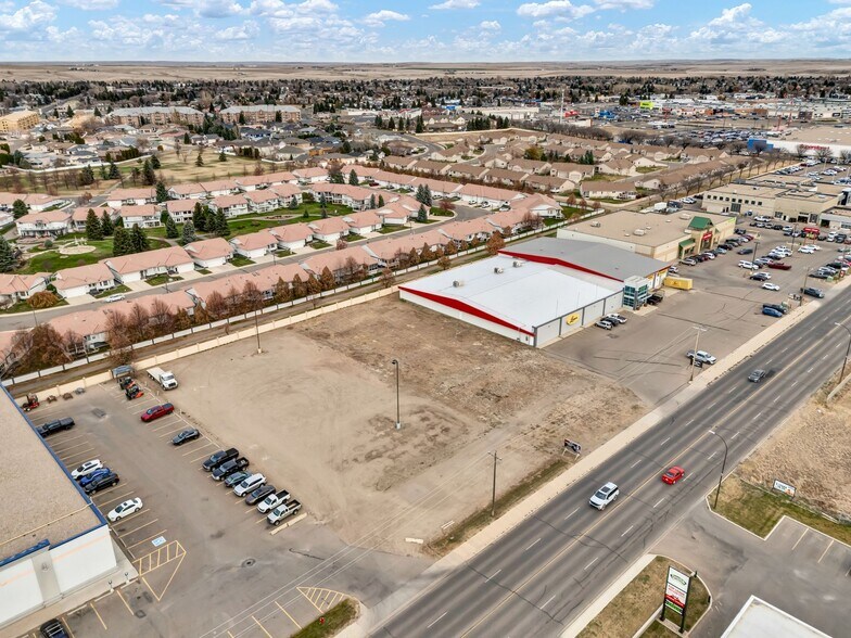 1342 Trans Canada Way SE, Medicine Hat, AB à louer - Photo du bâtiment - Image 2 de 3