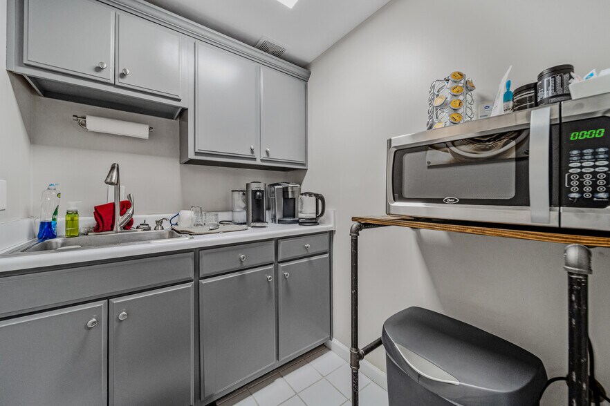 504 Autumn Springs Ct, Franklin, TN à louer - Photo du bâtiment - Image 3 de 7