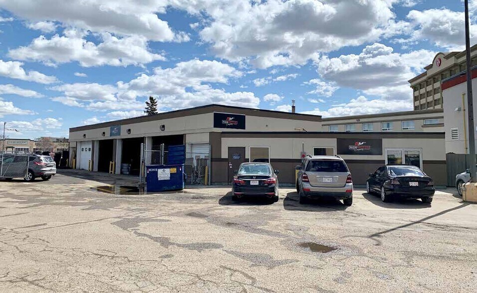 5419 Calgary Trail, Edmonton, AB à vendre - Photo principale - Image 1 de 1