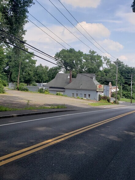330 Fuller Rd, Chicopee, MA for sale - Building Photo - Image 3 of 19