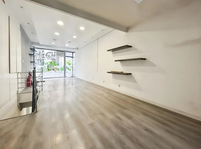 Retail in Paris for lease - Building Photo - Image 1 of 5