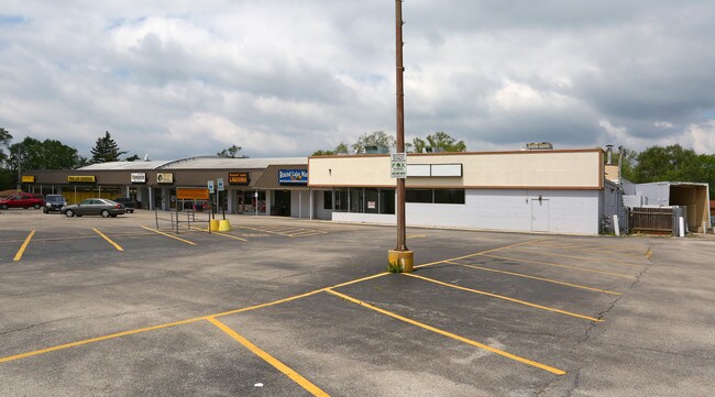 Plus de détails pour 208-214 W Washington St, Round Lake, IL - Commerce de détail à louer