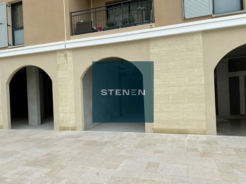 Retail in Aix-en-Provence for lease - Building Photo - Image 3 of 6