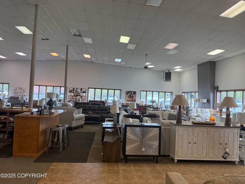 651 N Shoreline Dr, Wasilla, AK à vendre - Photo intérieure - Image 2 de 15