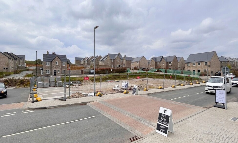 Buxton Local Centre portfolio of 2 properties for sale on LoopNet.ca - Building Photo - Image 2 of 2