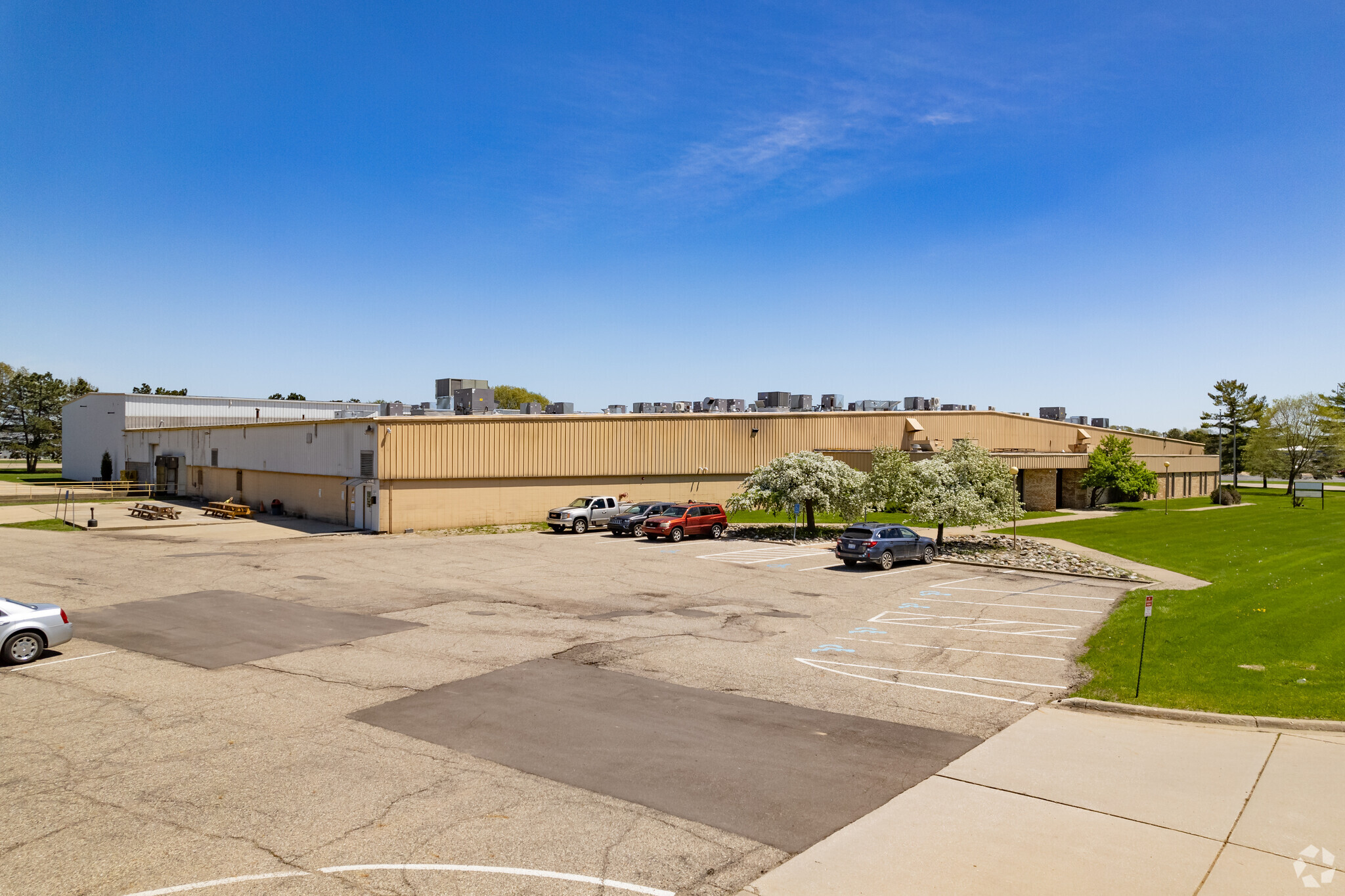 4956 Wayne Rd, Battle Creek, MI for sale Primary Photo- Image 1 of 1