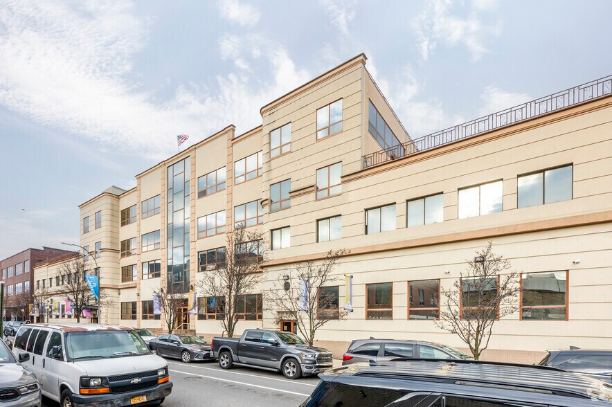 745 64th St, Brooklyn, NY à louer - Photo du bâtiment - Image 1 de 23
