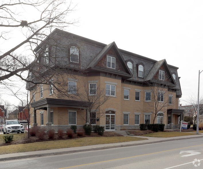 209 Frederick St, Kitchener, ON à vendre - Photo du bâtiment - Image 2 de 3