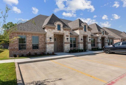 7720 Rufe Snow Dr, Fort Worth, TX à louer - Photo du bâtiment - Image 1 de 10
