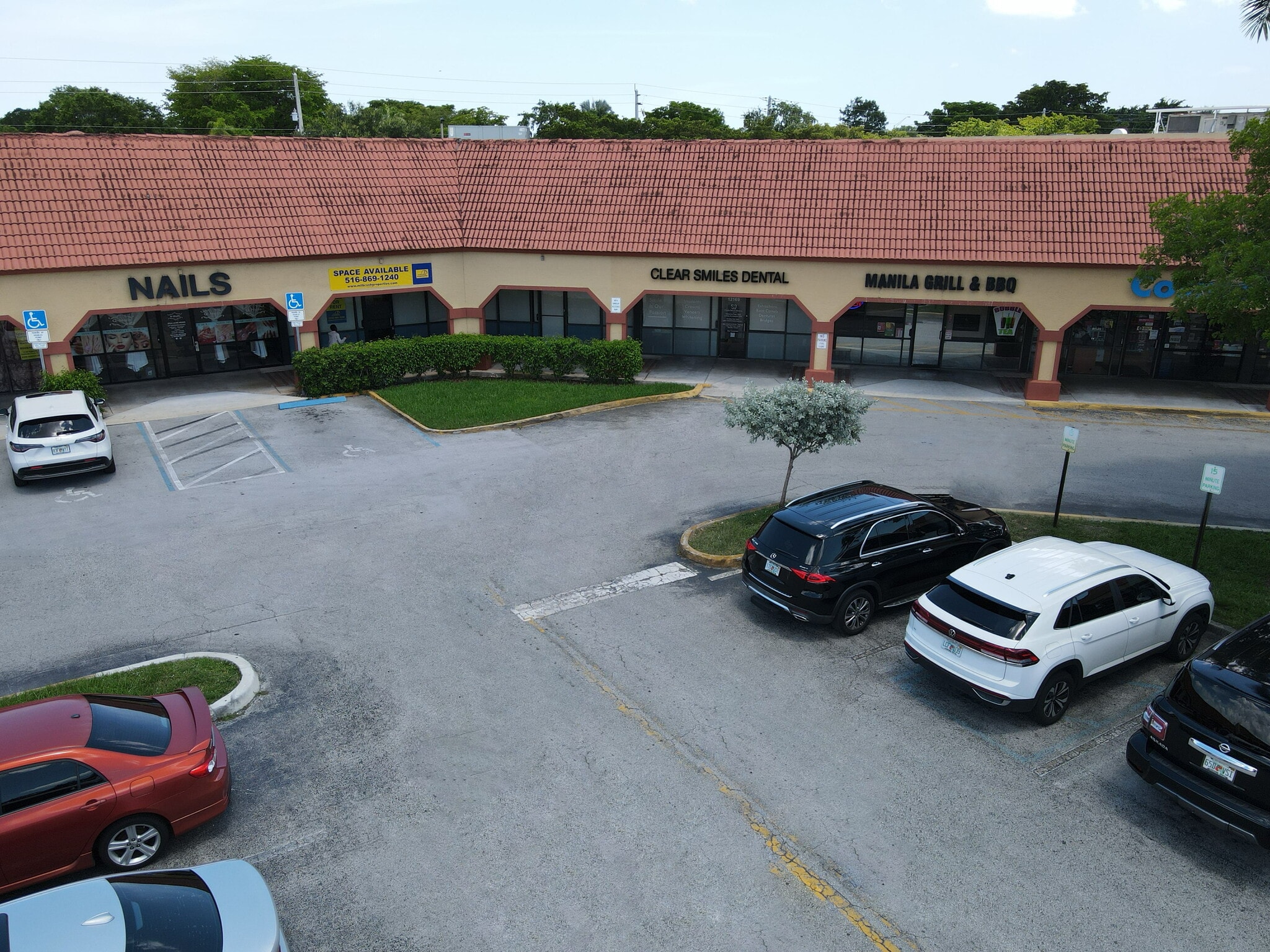 12315-12389 Pembroke Rd, Pembroke Pines, FL à louer Photo intérieure- Image 1 de 17