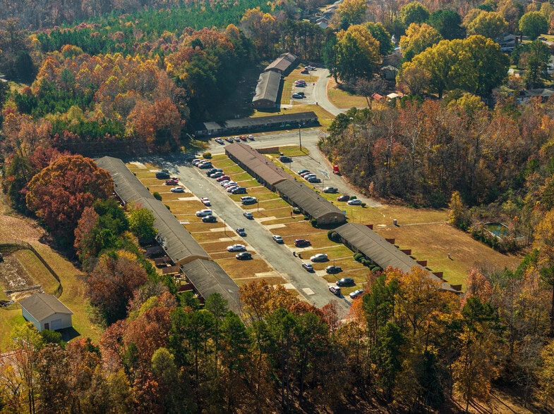 1025 Harris Dr, South Boston, VA for sale - Primary Photo - Image 1 of 25