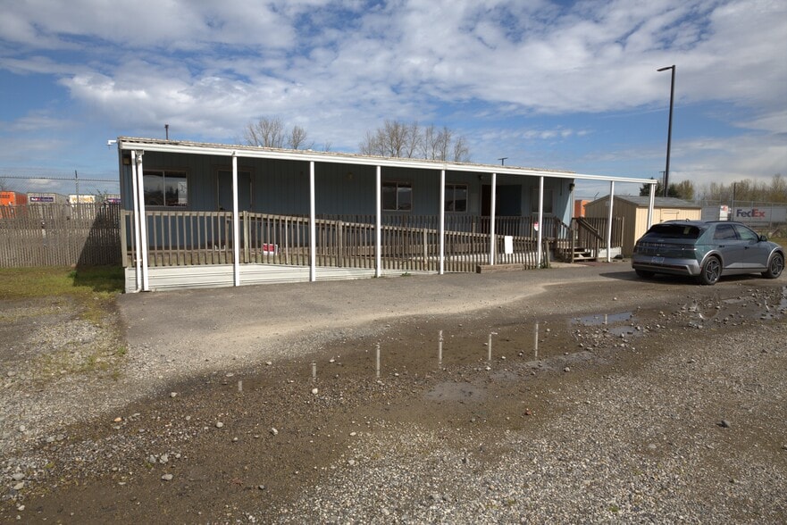8324 NE Martin Luther King Jr. Blvd, Portland, OR for lease - Building Photo - Image 3 of 4