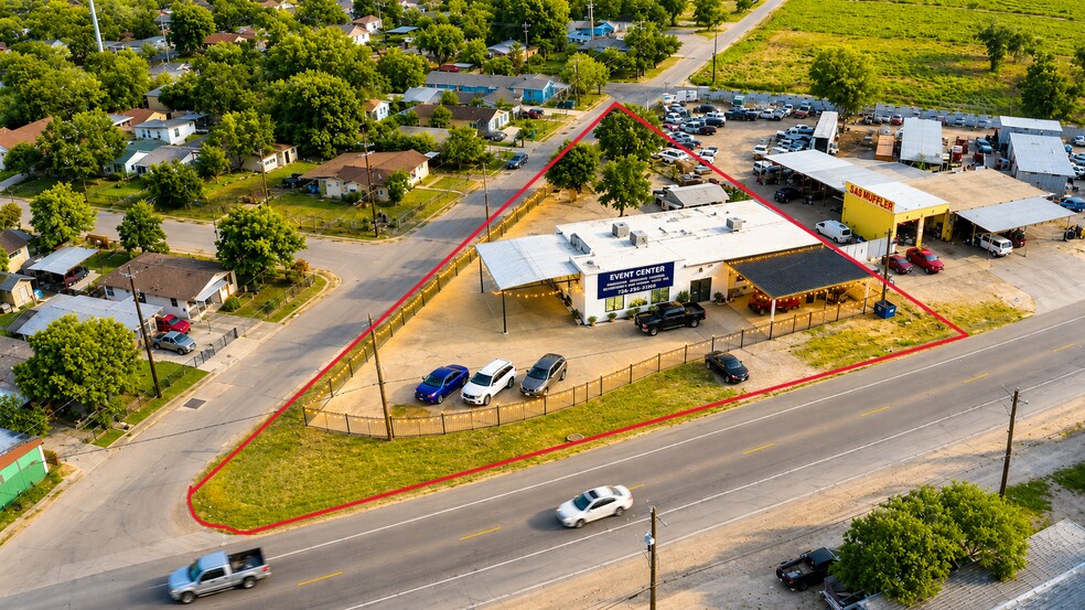 7402 New Laredo Hwy, San Antonio, TX à vendre - Photo du bâtiment - Image 1 de 19