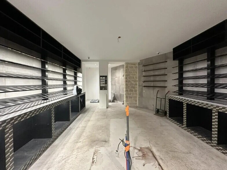 Retail in Paris for lease - Building Photo - Image 1 of 7