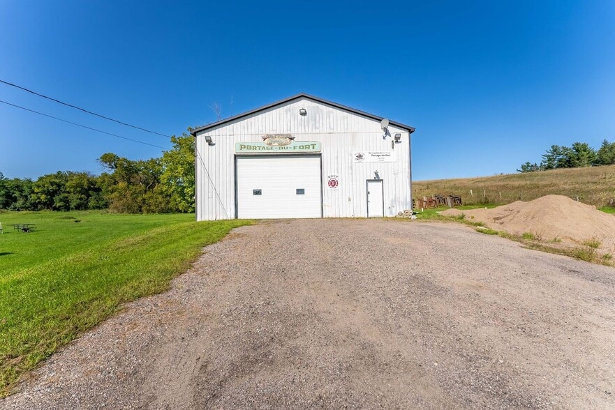 18 Rue De Clarendon, Portage-du-fort, QC for sale - Building Photo - Image 2 of 6