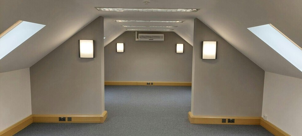 60 Lydiate Ash Rd, Bromsgrove for lease - Building Photo - Image 3 of 25