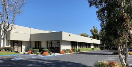 16410-16430 Manning Way, Cerritos, CA à louer Photo du bâtiment- Image 1 de 1