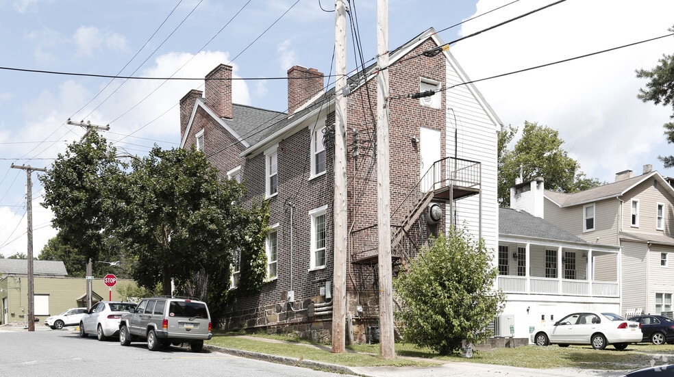 201 E Main St, Ligonier Township, PA for lease - Building Photo - Image 3 of 3
