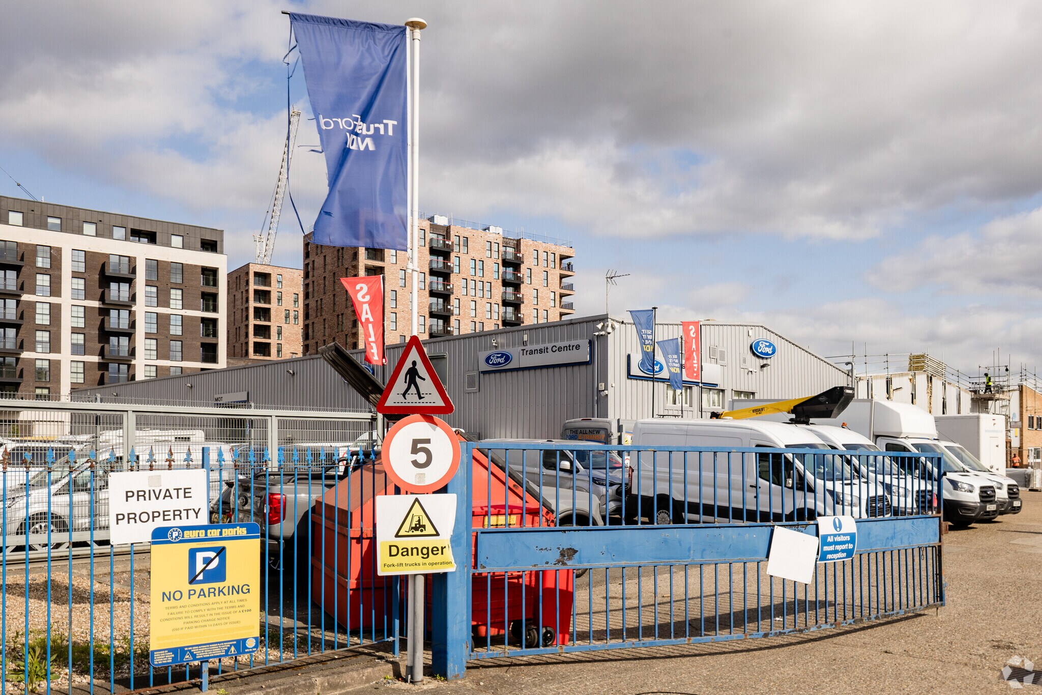 Clayton Rd, Hayes for lease Primary Photo- Image 1 of 3